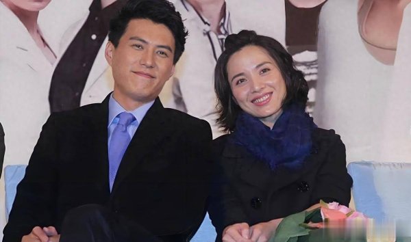 九鼎 她26岁成“双料影后”，二婚嫁靳东高龄产两子，美而自信！